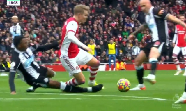  阿森纳连续五场零封对手，创十年最佳防守纪录  