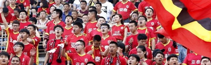  图卢兹绝杀Troyes保级成功 球迷冲进场庆贺  