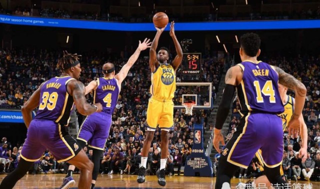  湖人逆转勇士夺季前赛首胜，詹姆斯准三双显威力  