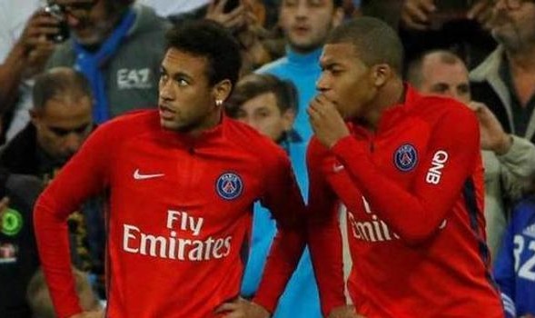  巴黎圣日耳曼续约天才中场遭截胡  