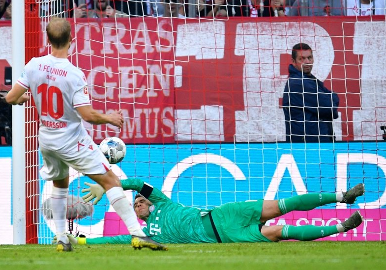  诺伊尔失误送大礼，拜仁主场憾平柏林  